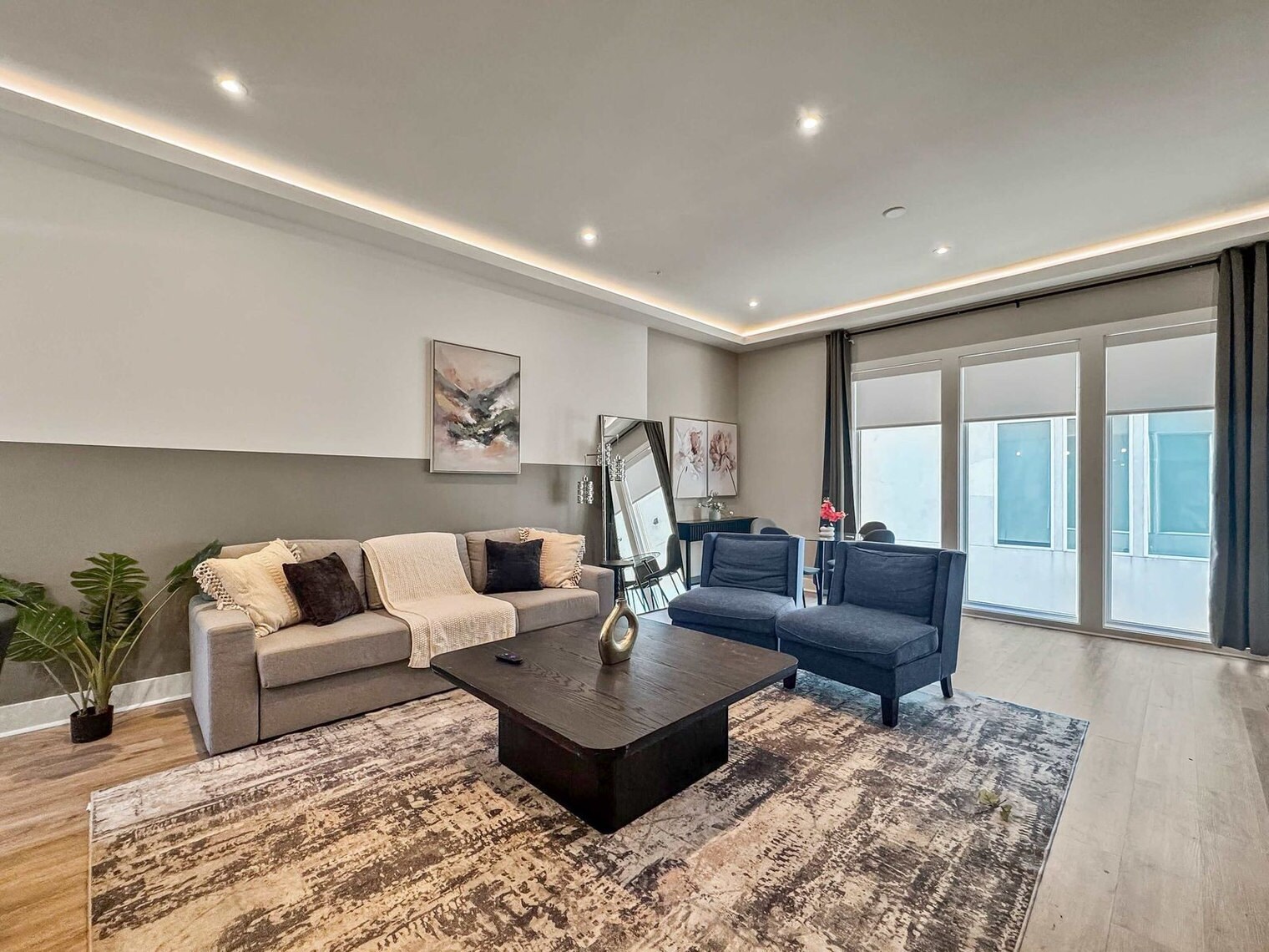 Building Photo - 1731 N Fitzhugh Ave