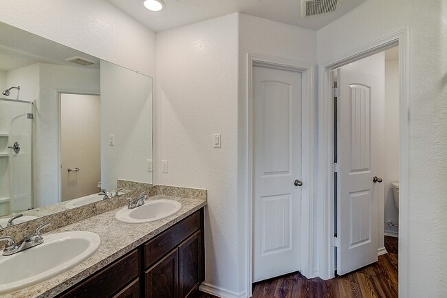 Building Photo - 14721 Homeward Ct