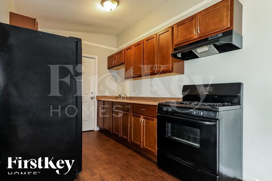 Building Photo - 16759 Artesian Ave