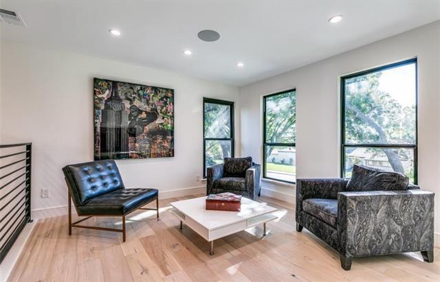 Building Photo - 9611 Fallbrook Dr