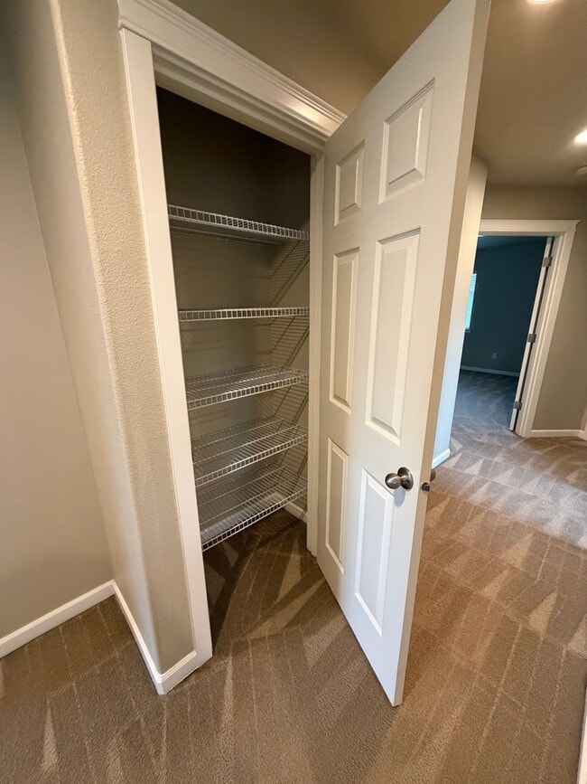 Building Photo - 3-Bed/2.5 Bath + Office & Bonus Room on Quiet Dead-End Street