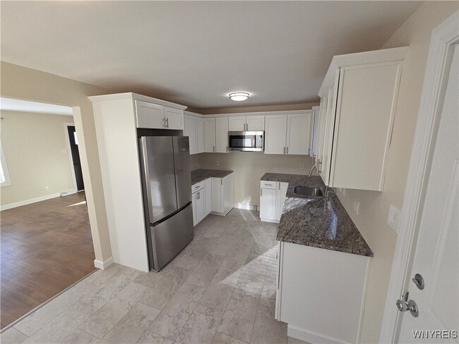 Building Photo - 300 Kerr St