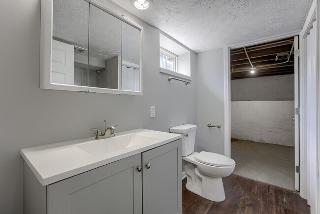 Building Photo - 1240 S 15th St
