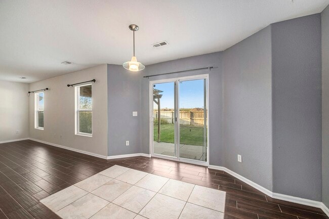 Building Photo - 3950 Celtic Ln