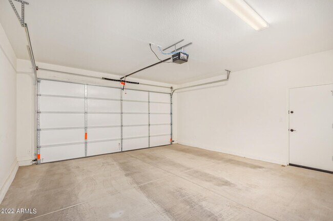 Building Photo - 8451 S 164th Dr