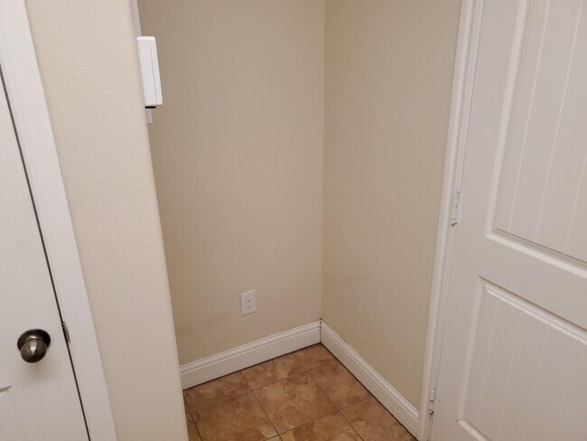 Building Photo - In The Heart Of Southwest Lubbock Metro Ar...