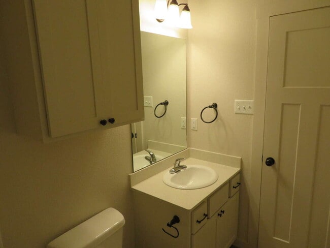 Building Photo - Beautiful Home Located Near Texas Tech Cam...
