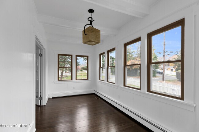 Building Photo - 18 Holly St