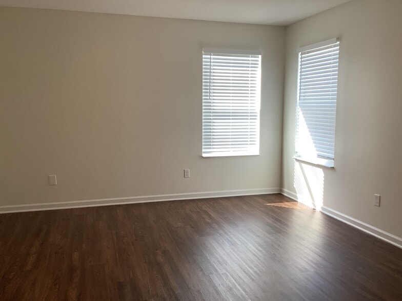 Building Photo - 249 Cavanaugh Dr