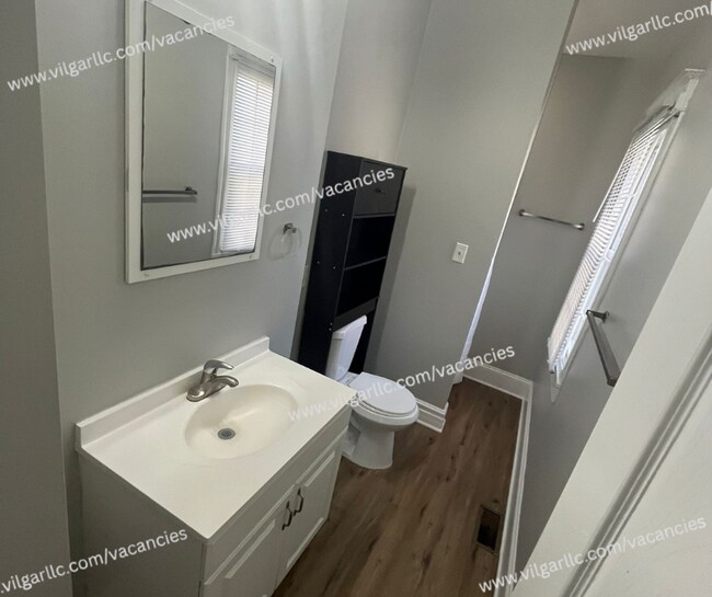 Building Photo - 677 Tyler St