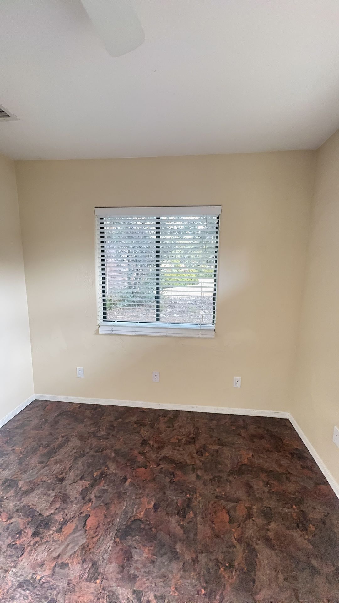 Building Photo - 542 E Juniper Dr