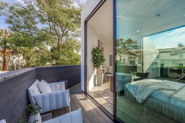 Building Photo - Architectural 1-Bed Designer Residence wit...