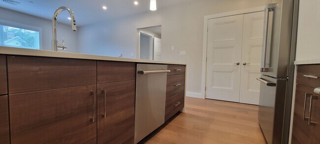 Building Photo - Large 2bd/2bath with Garage parking! Steps to Commuter Rail!