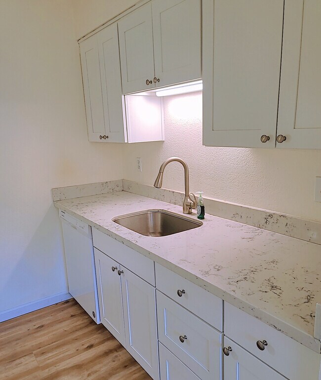 Kitchen - 16245 NE 12th Ct