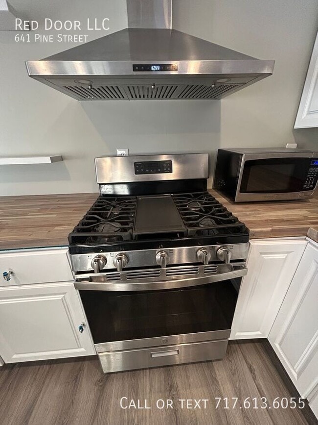 Building Photo - 641 Pine St