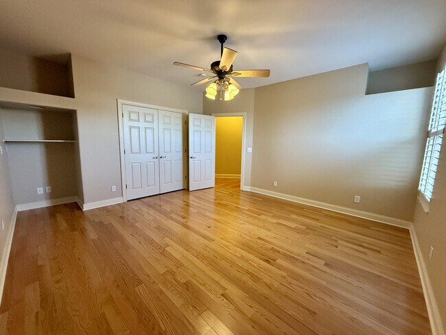 Building Photo - 421 Amberland Ln