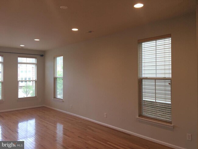 Building Photo - 3061 Waterloo Ln