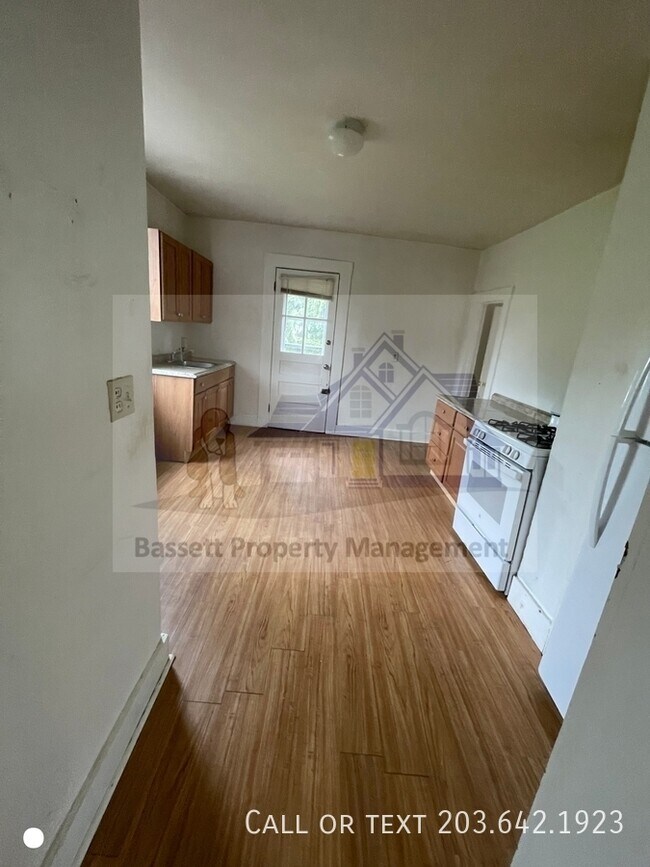 Building Photo - 115 Hubbard Pl
