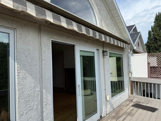 Building Photo - Modern Comfort Meets Natural Beauty