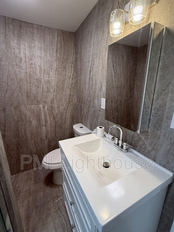 Building Photo - 115 8th Ave