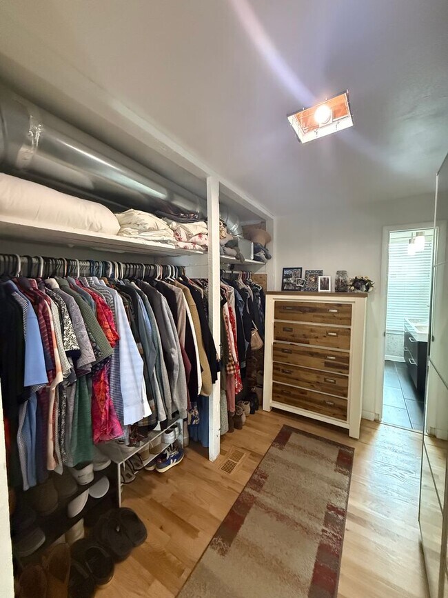 Building Photo - Modern 3-Bedroom Retreat in the Heart of C...