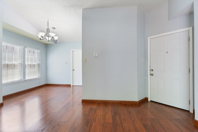 Building Photo - 9929 Village Briar