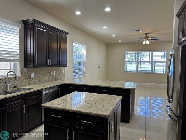 Building Photo - 9751 Blue Isle Bay