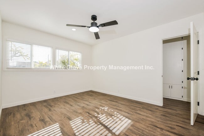 Building Photo - Beautifully Remodeled 3 Bed / 1.5 Bath Bellflow Home with New Upgrades Throughout