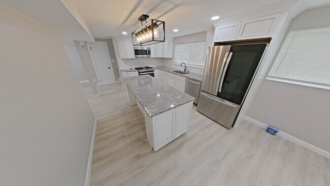 Building Photo - "3-Bed Sterling Heights Home with Granite Kitchen & Finished Basement!"