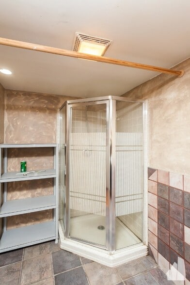 Building Photo - 2436 W Diversey Ave