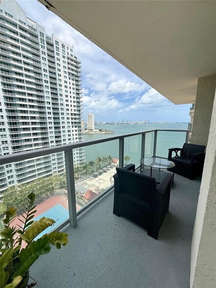 Building Photo - 1155 Brickell Bay Dr