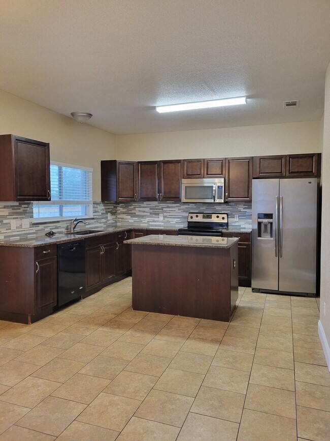 Building Photo - HUGE 4-5 BEDROOM IN HARKER HEIGHTS - OVER 2700 SQ FT