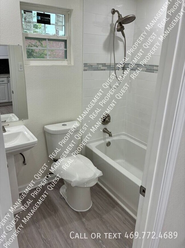 Building Photo - 802 Netherland Dr