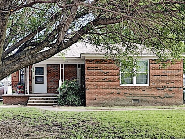 Primary Photo - 1127 Arkansas St