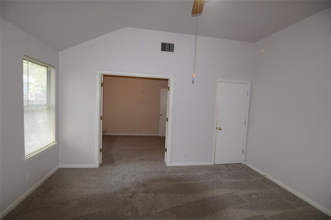 Building Photo - 380 Zebra Dr