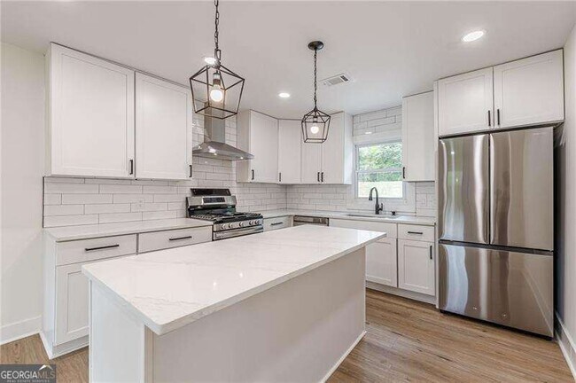 Building Photo - 525 Rosemont Dr