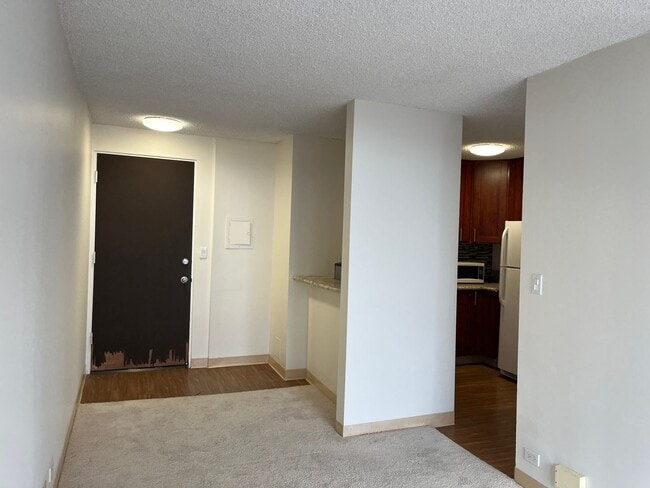 Building Photo - Maluhia Village Condo (Makiki Area) 2 bedroom, 1 bath w/1 parking - Avail 2/6.