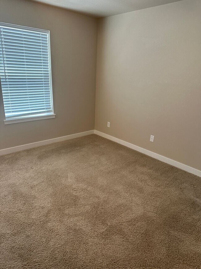 Building Photo - Newer Construction Home Ready NOW