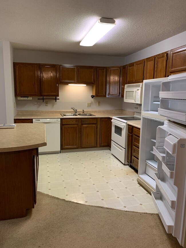 Kitchen - 605 Clay St