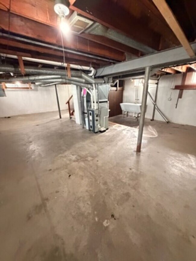 Building Photo - Charming Single-Family Home in Desirable Allen Park Neighborhood