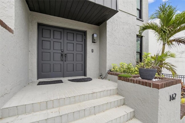 Building Photo - 162 E Davis Blvd