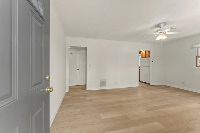 Building Photo - 804 E Michigan Ave