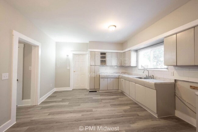 Building Photo - 2919 E New York St