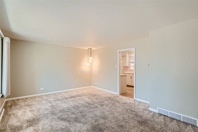 Building Photo - Beautiful 3-Bedroom Home in Denver – Avail...
