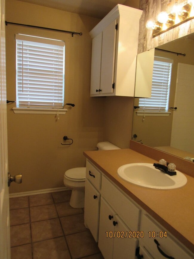 Building Photo - Great Eastside Home!