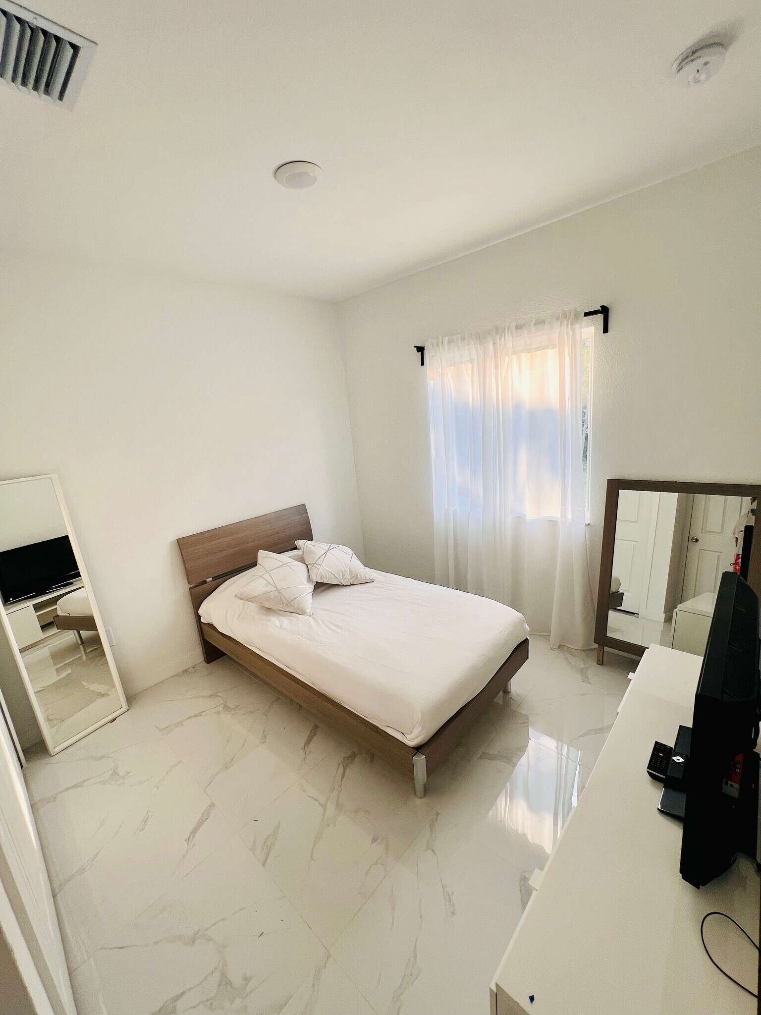 Building Photo - 5308 NW 29th Ave