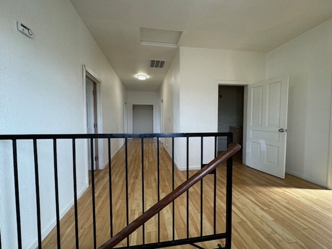 Building Photo - 111 W Hawthorne St