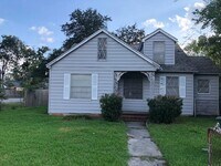 Building Photo - 1401 Church St