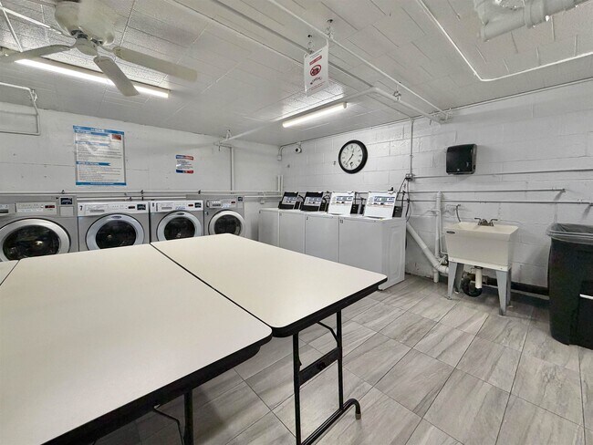 Building Photo - 9060 PALISADE Ave