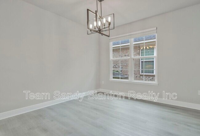 Building Photo - 5402 Parkside Dr